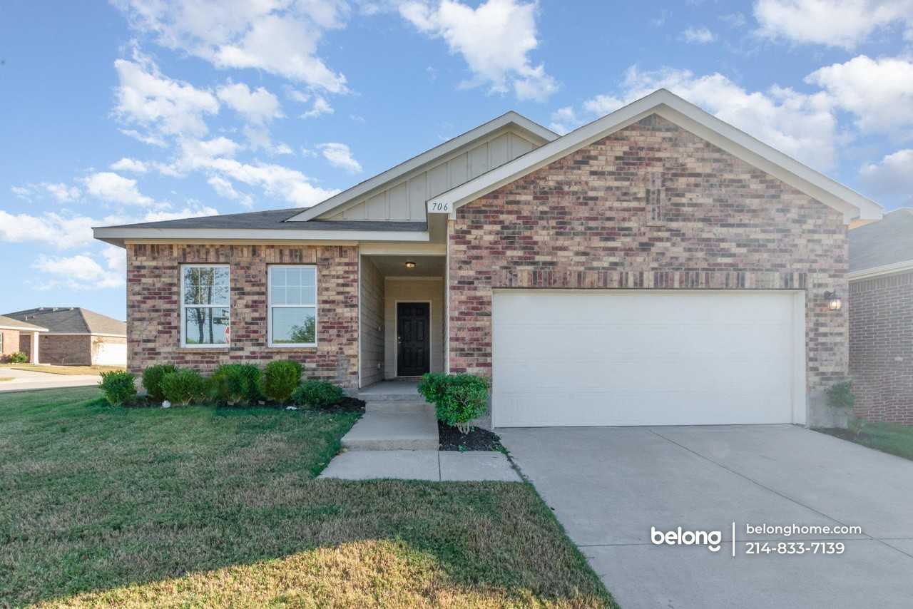 706 Windsor Ct #1 - Photo 2 of 31