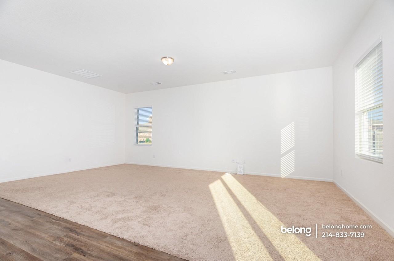 706 Windsor Ct #1 - Photo 7 of 31