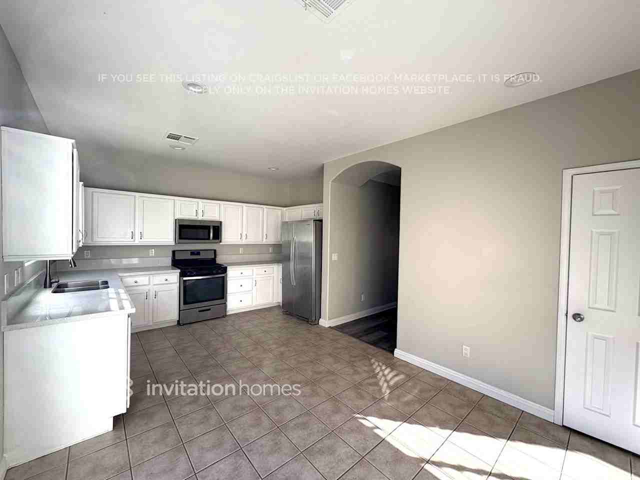 6252 Dartington Hall St - Photo 3 of 12