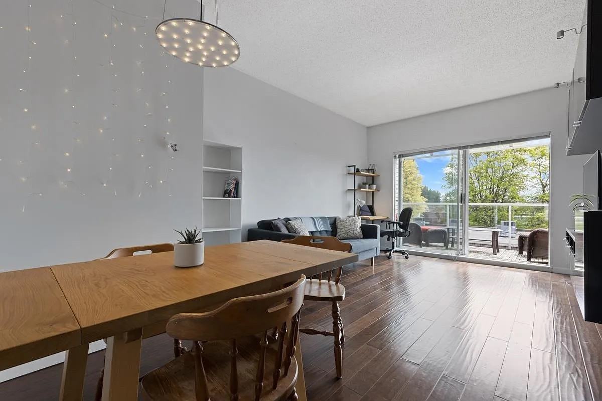 827 W 16th St - Photo 3 of 8