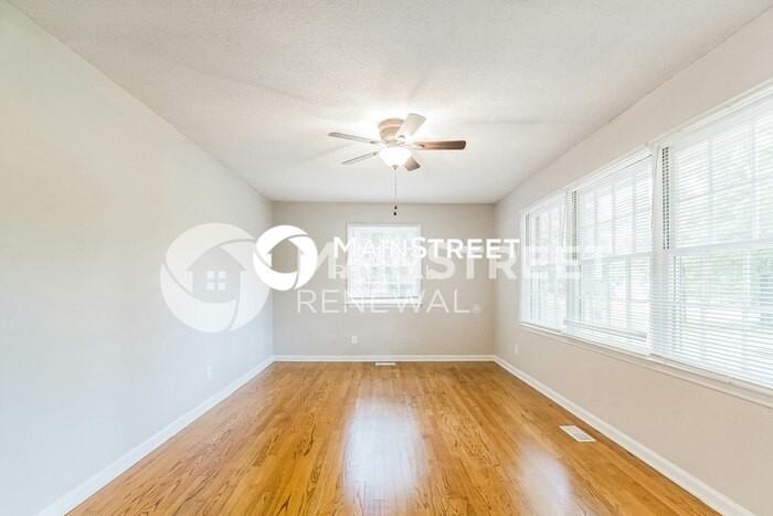 4545 Kinlock Dr - Photo 3 of 27