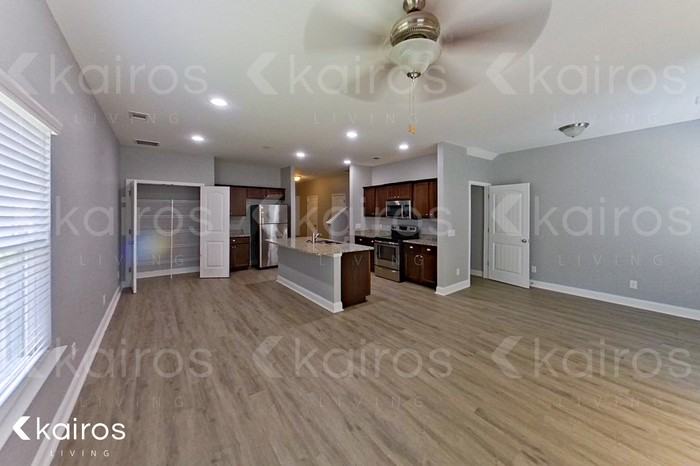 815 Ferguson Ln - Photo 4 of 21