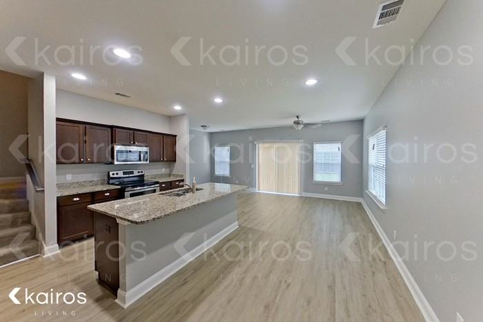 815 Ferguson Ln - Photo 5 of 21