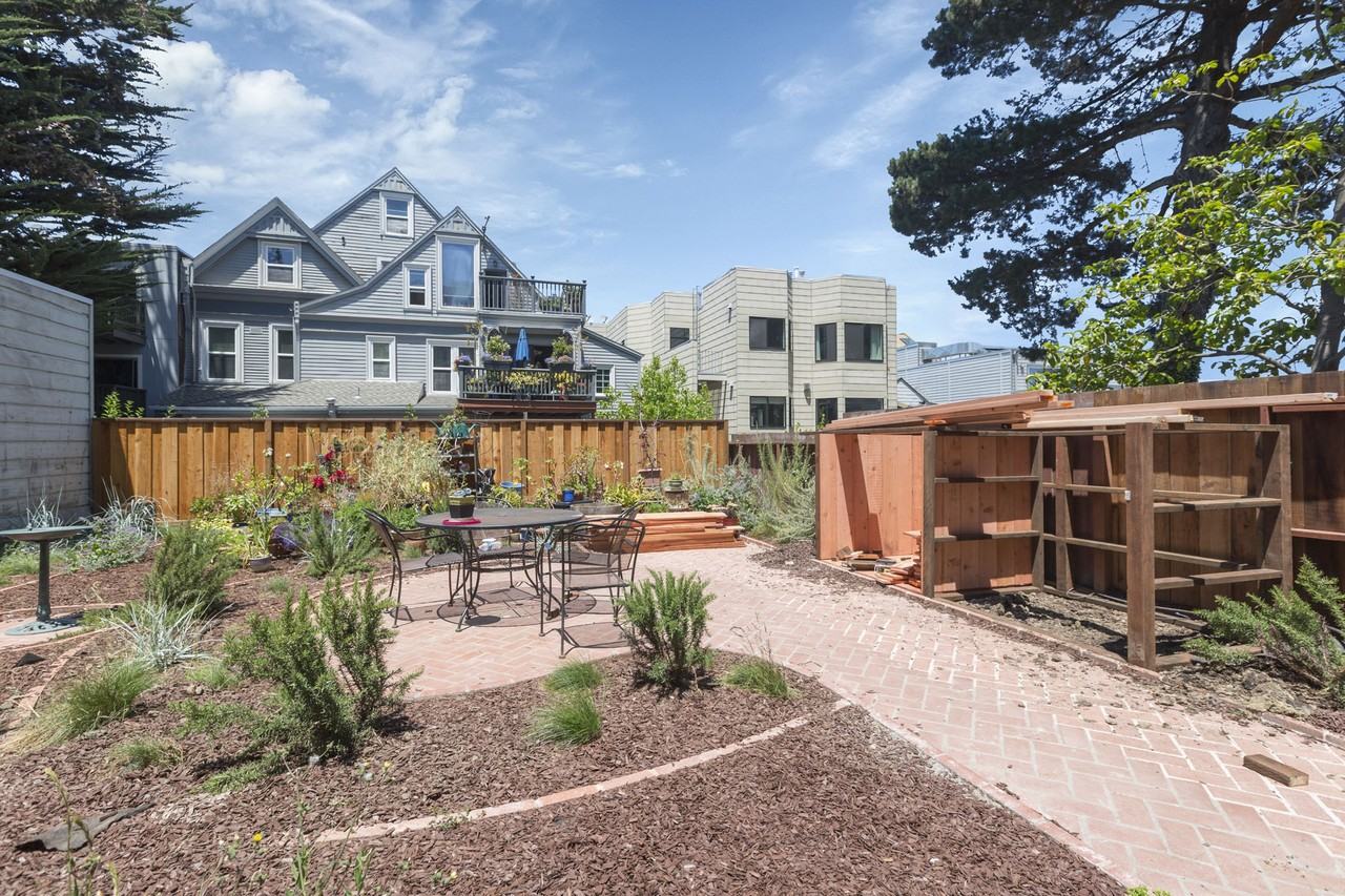 1760 Golden Gate - Photo 3 of 4