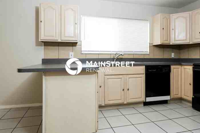 2252 Southeast Berkshire Boulevard - Photo 5 of 16