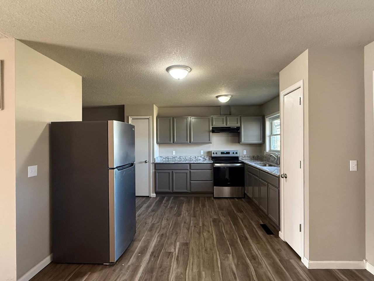 2416 W Haskell St - Photo 3 of 20