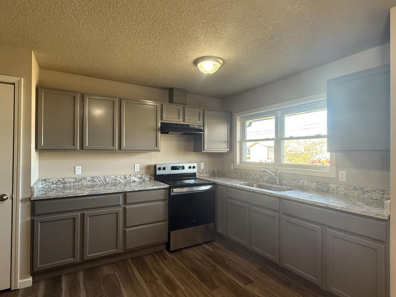 2416 W Haskell St - Photo 6 of 20