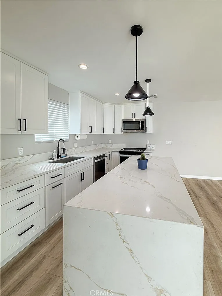 10430 Densmore Ave #NA