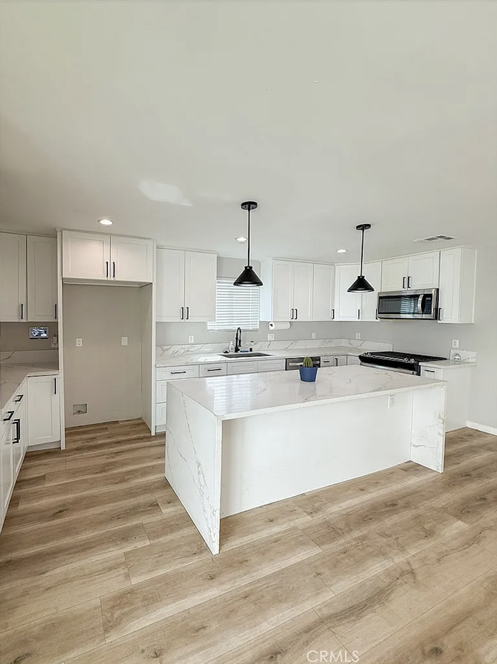 10430 Densmore Ave #NA - Photo 2 of 6