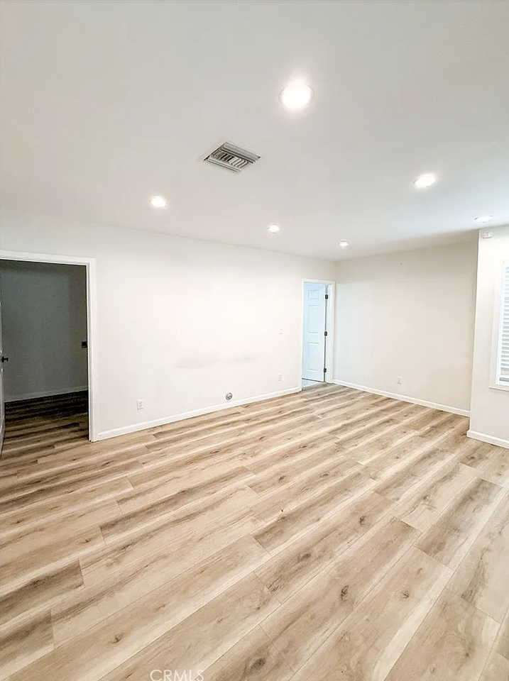 10430 Densmore Ave #NA - Photo 3 of 6