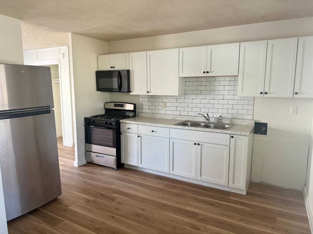 1506 Crestview Drive - Photo 6 of 17