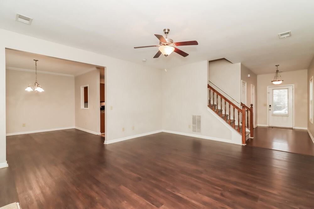 27 Oakbrook Dr Sw - Photo 4 of 17