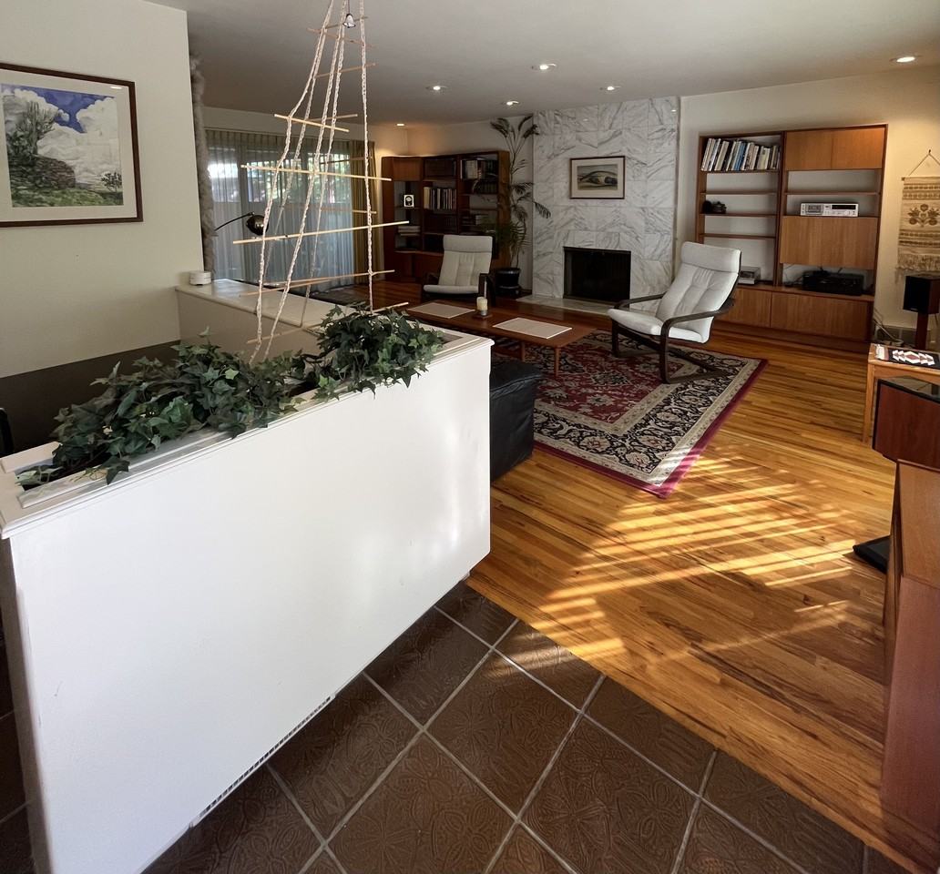 2231 East Logan Avenue - Photo 2 of 46