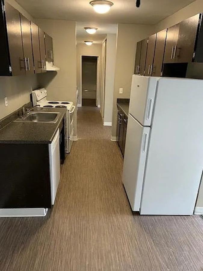 12415 Ambaum Blvd Sw - Photo 2 of 16