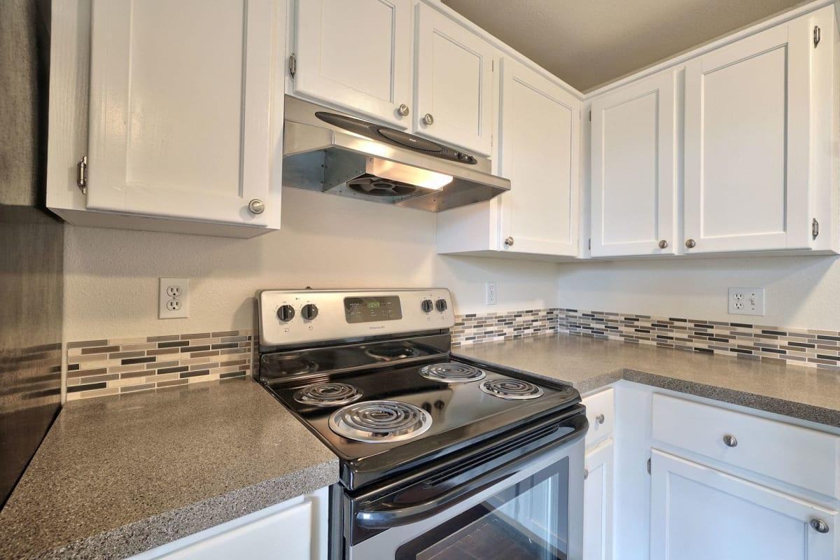 4290 Addy St - Photo 6 of 37