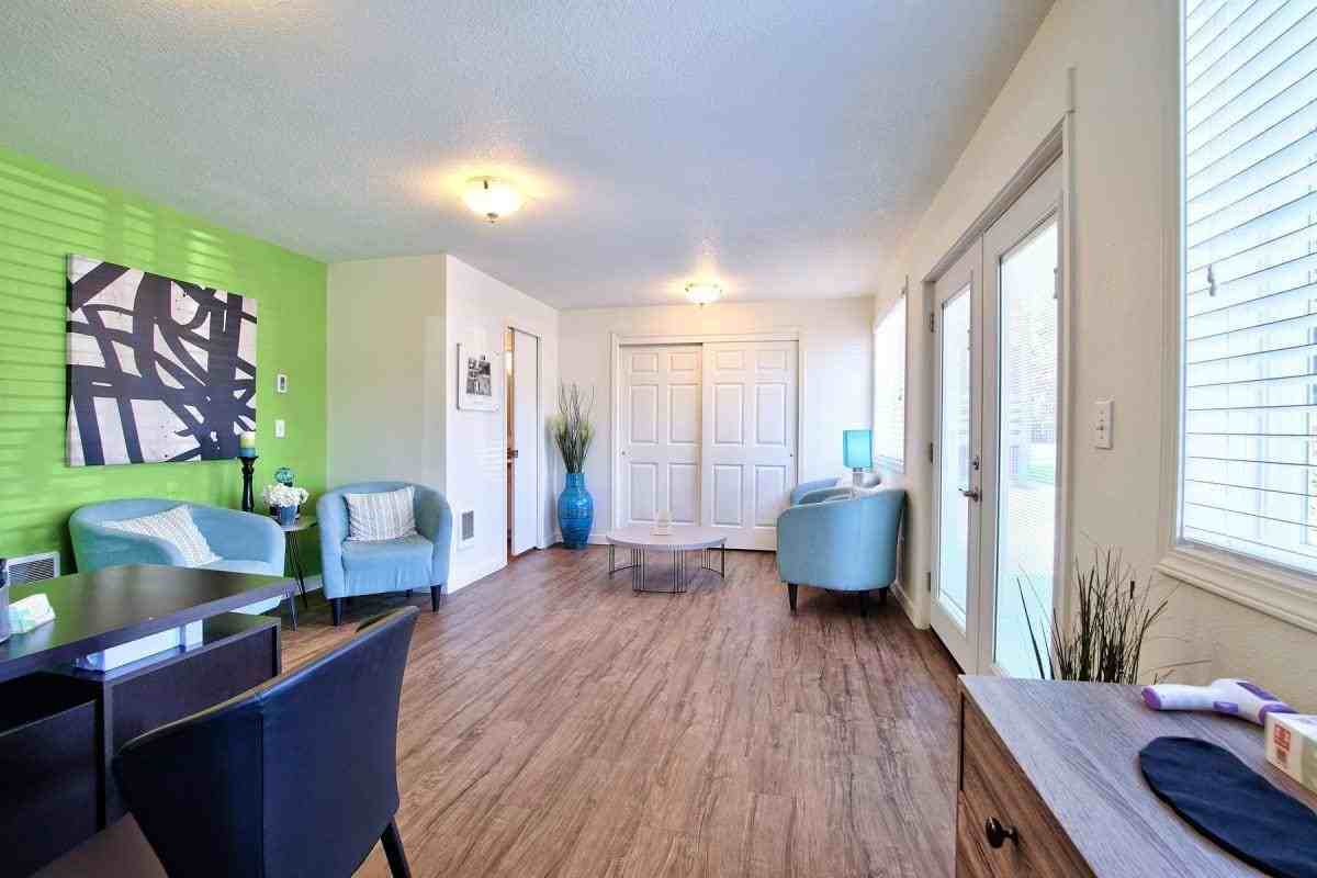 4290 Addy St - Photo 5 of 37