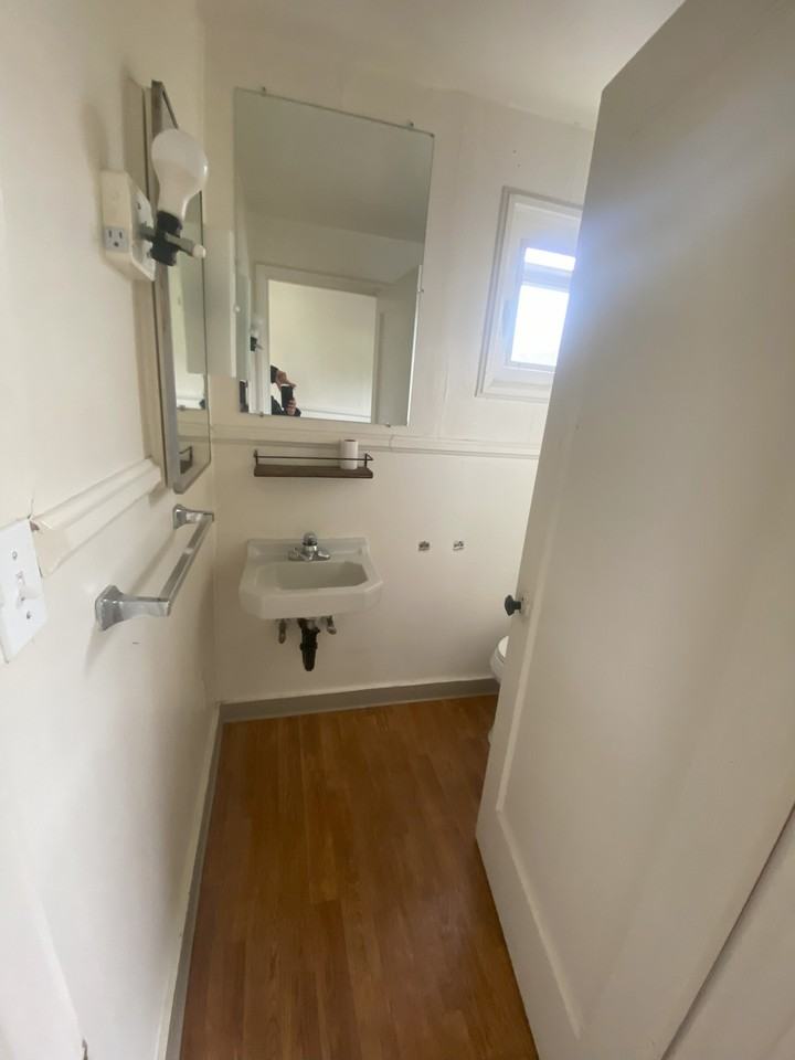 6646 Sw Capitol Hwy #4 - Photo 7 of 20