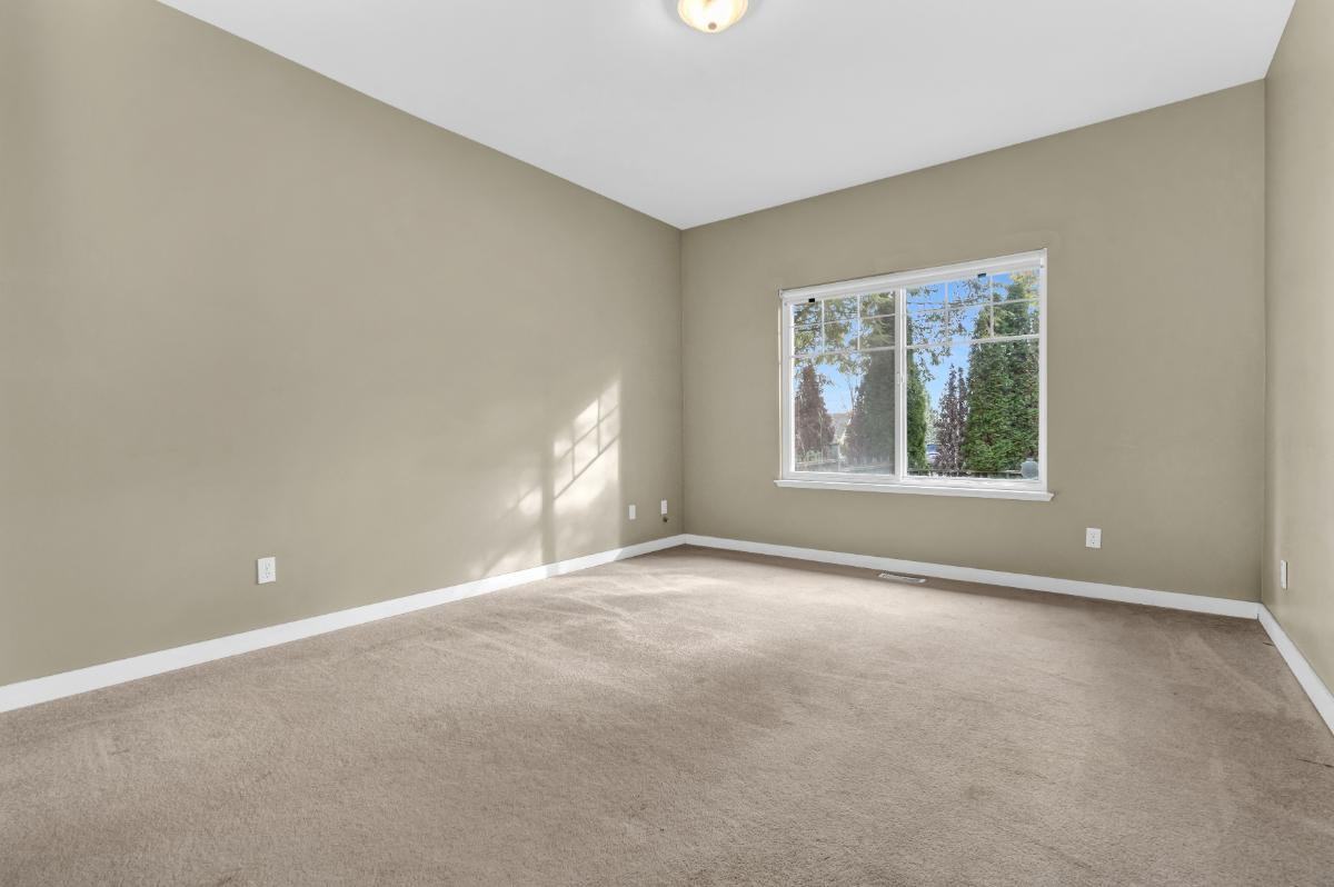 7486 Sandborne Avenue - Photo 7 of 22