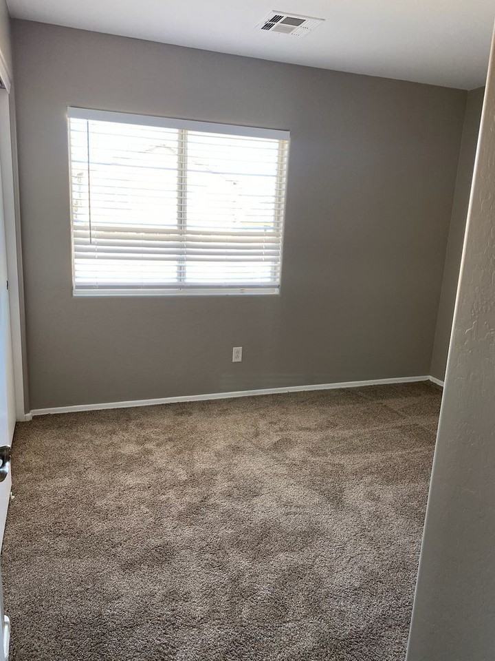 558 S 222nd Ln - Photo 6 of 14