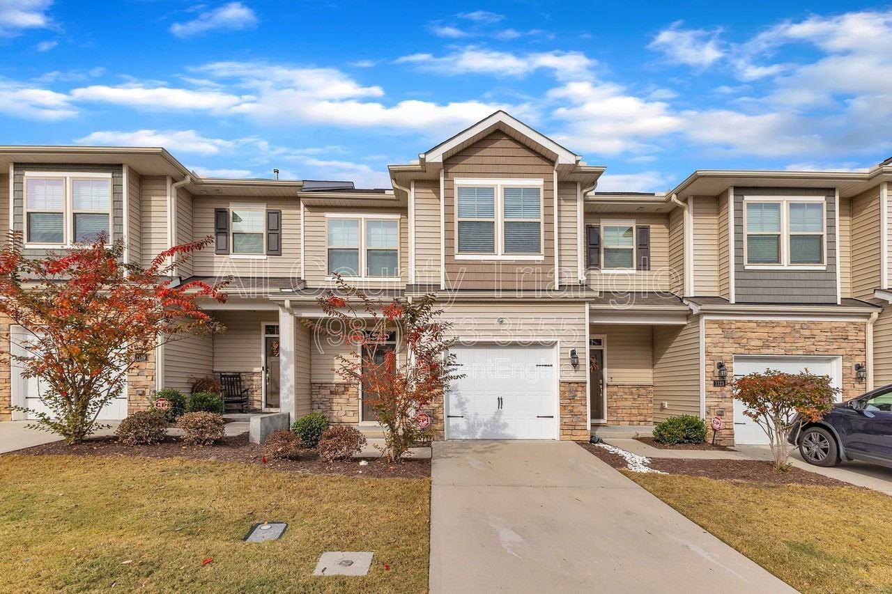 1121 Latitude Dr - Photo 3 of 38