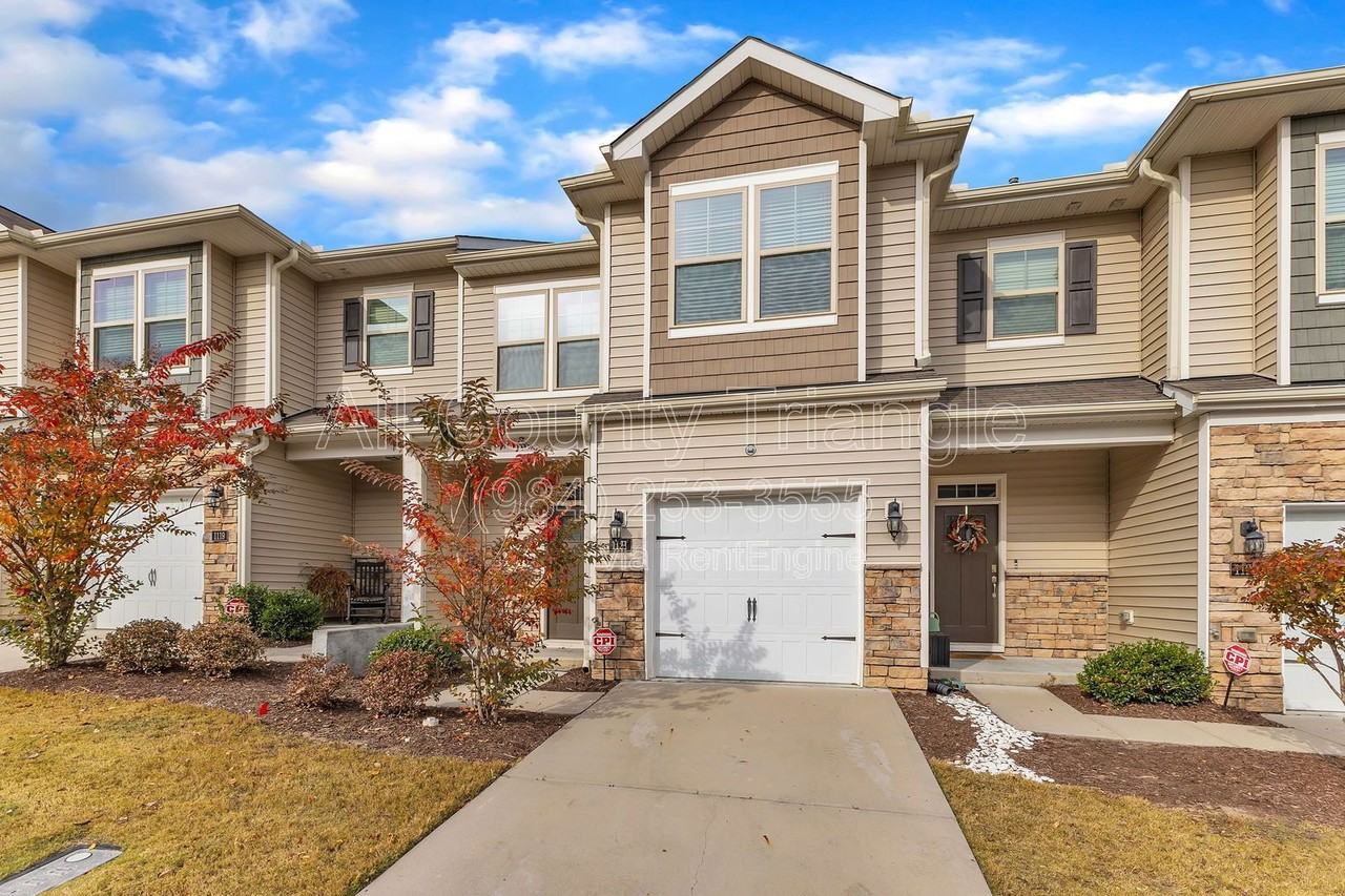 1121 Latitude Dr - Photo 4 of 38