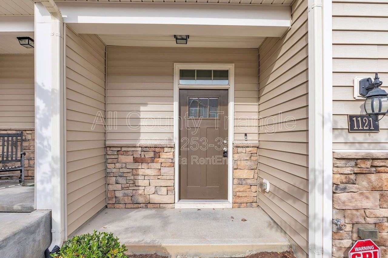 1121 Latitude Dr - Photo 6 of 38