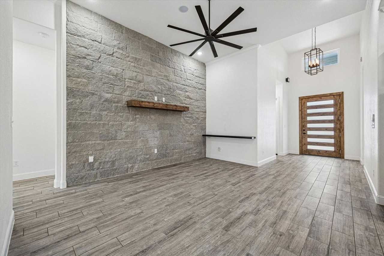 136 Greg Lane - Photo 2 of 10