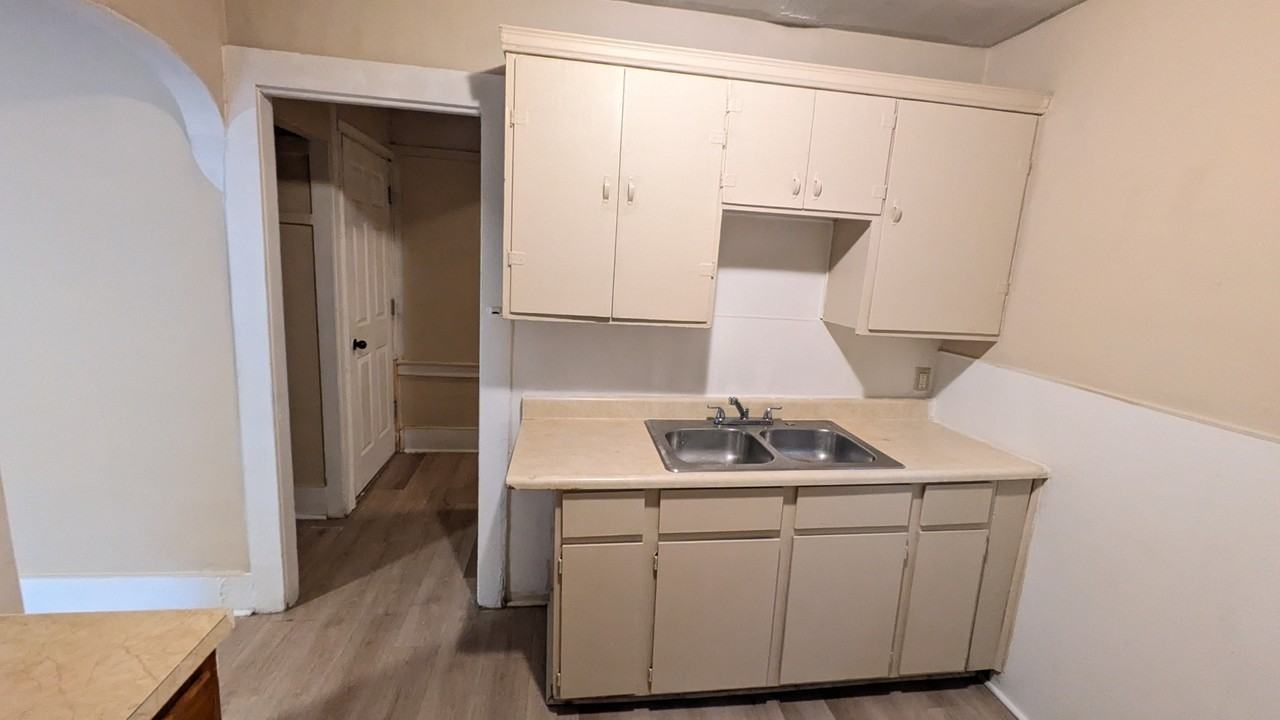 1308 E 8th St #2 - Photo 7 of 8