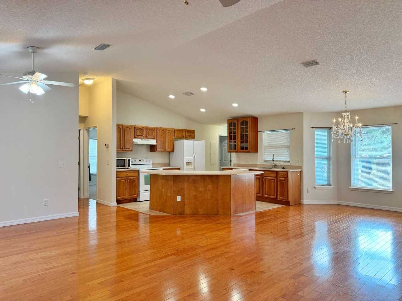 932 Delcie Dr - Photo 5 of 30