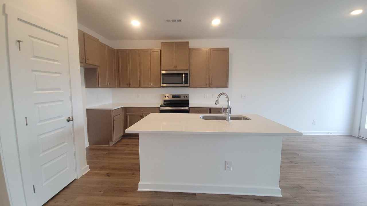 7578 Discovery Point Dr Nw - Photo 4 of 33