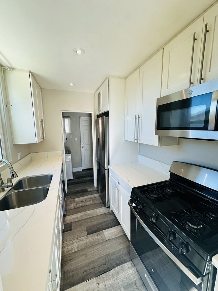 4230 42nd St #2 - Photo 7 of 17