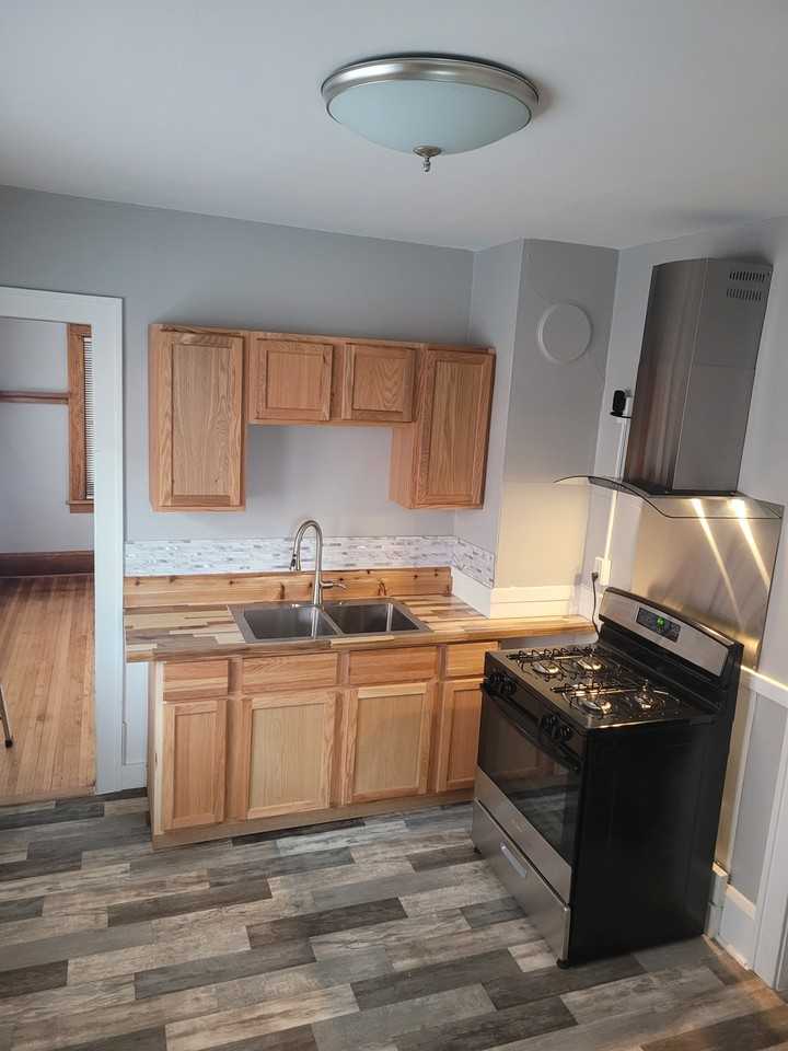 655 Carroll Ave - Photo 5 of 10