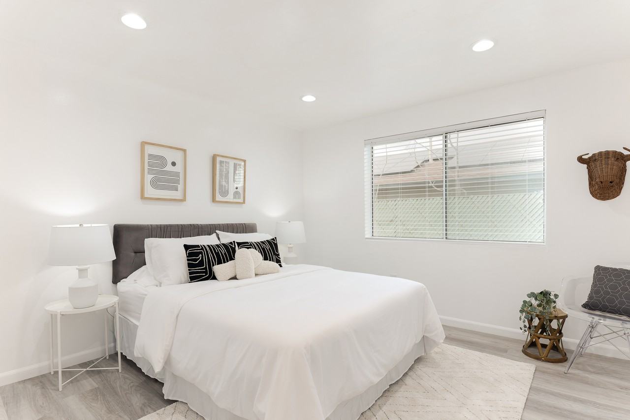 801 E 10th St #33 - Photo 4 of 7