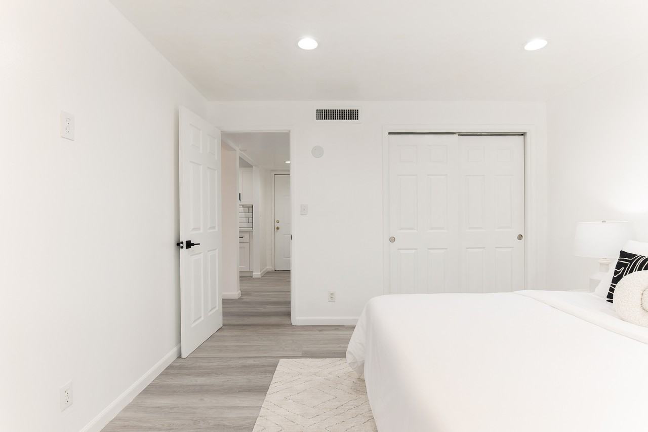 801 E 10th St #33 - Photo 5 of 7