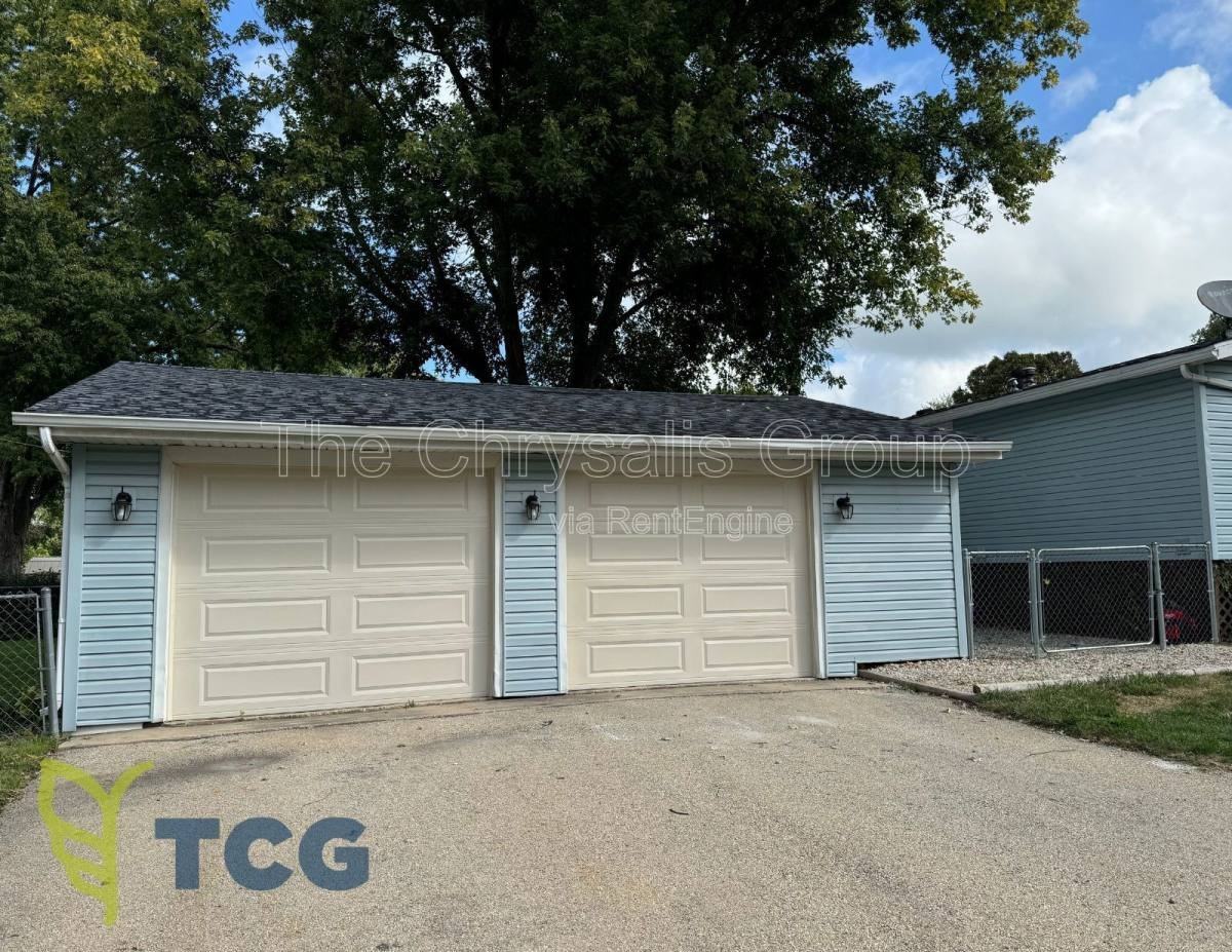 1802 Herbert St - Photo 2 of 10