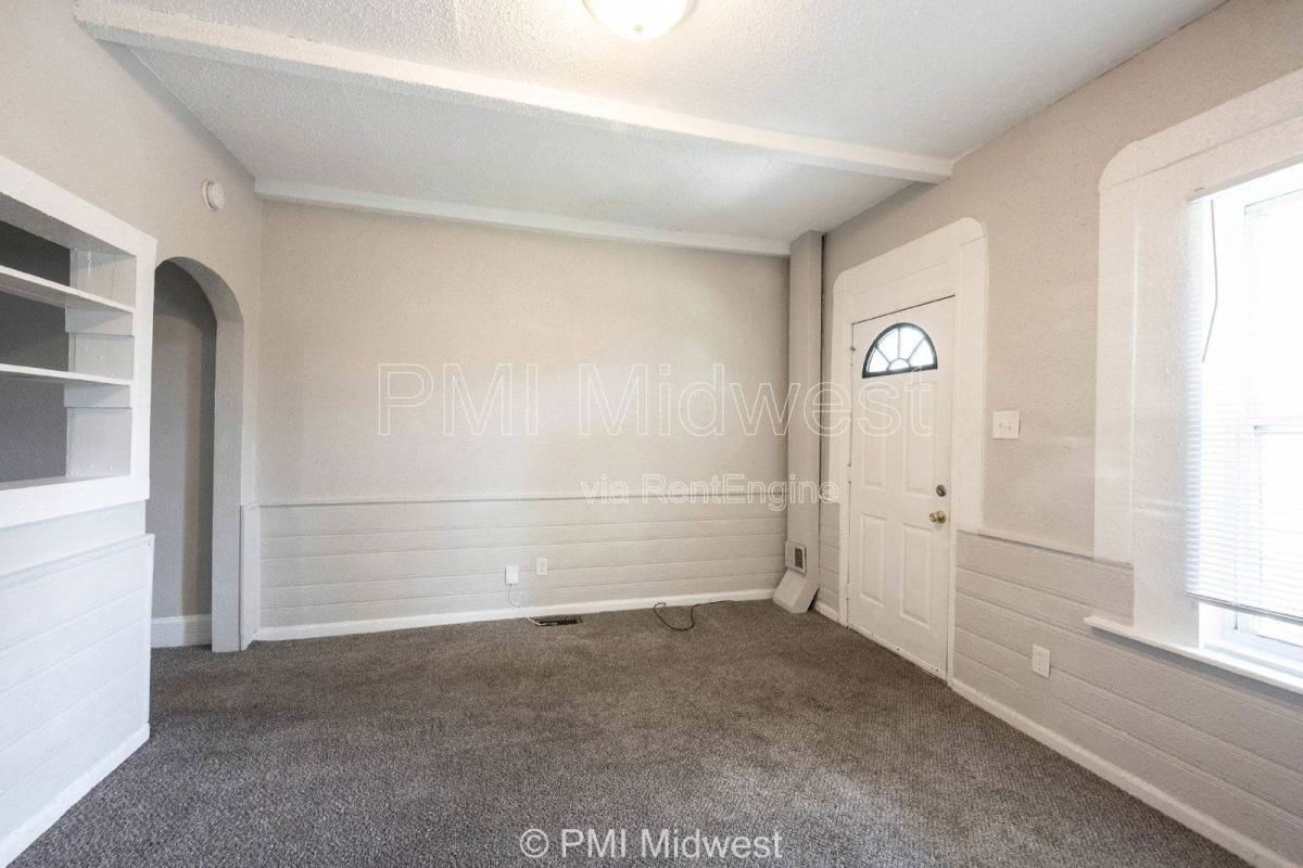 240 North Beville Avenue - Photo 2 of 10