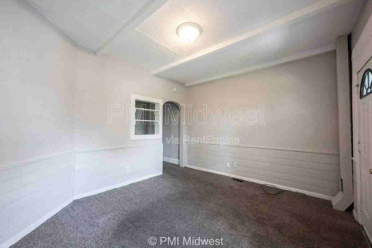 240 North Beville Avenue - Photo 3 of 10