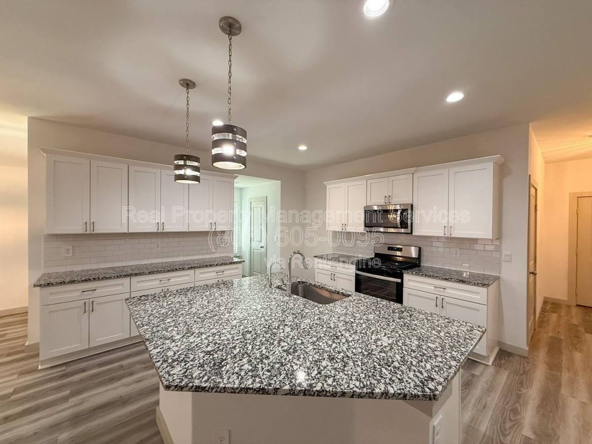 6830 54th St - Photo 3 of 10