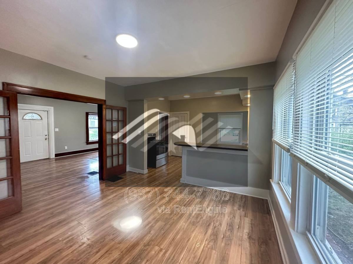 8 East Hillcrest Avenue - Photo 2 of 10