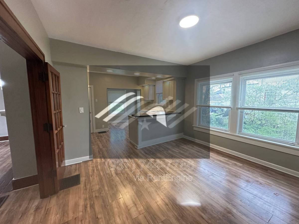 8 East Hillcrest Avenue - Photo 4 of 10