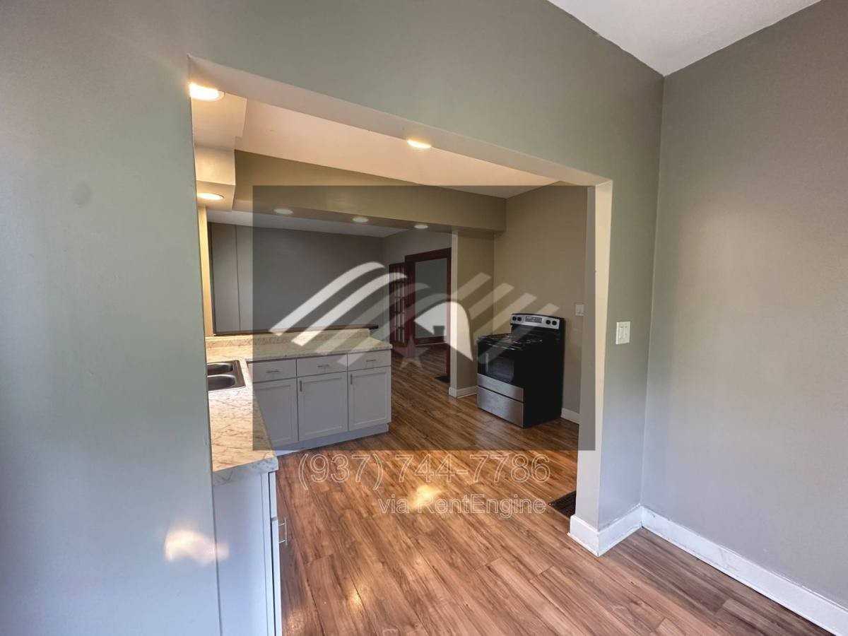 8 East Hillcrest Avenue - Photo 6 of 10