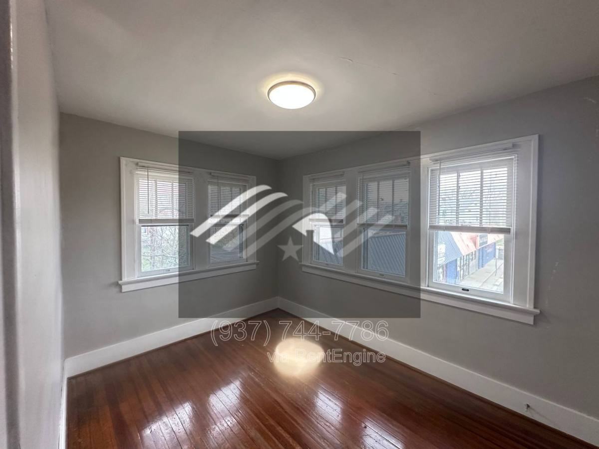 8 East Hillcrest Avenue - Photo 7 of 10