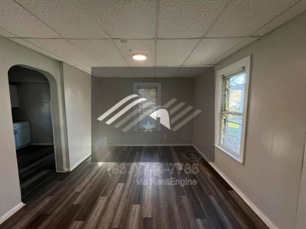 134 S Philadelphia St - Photo 3 of 10