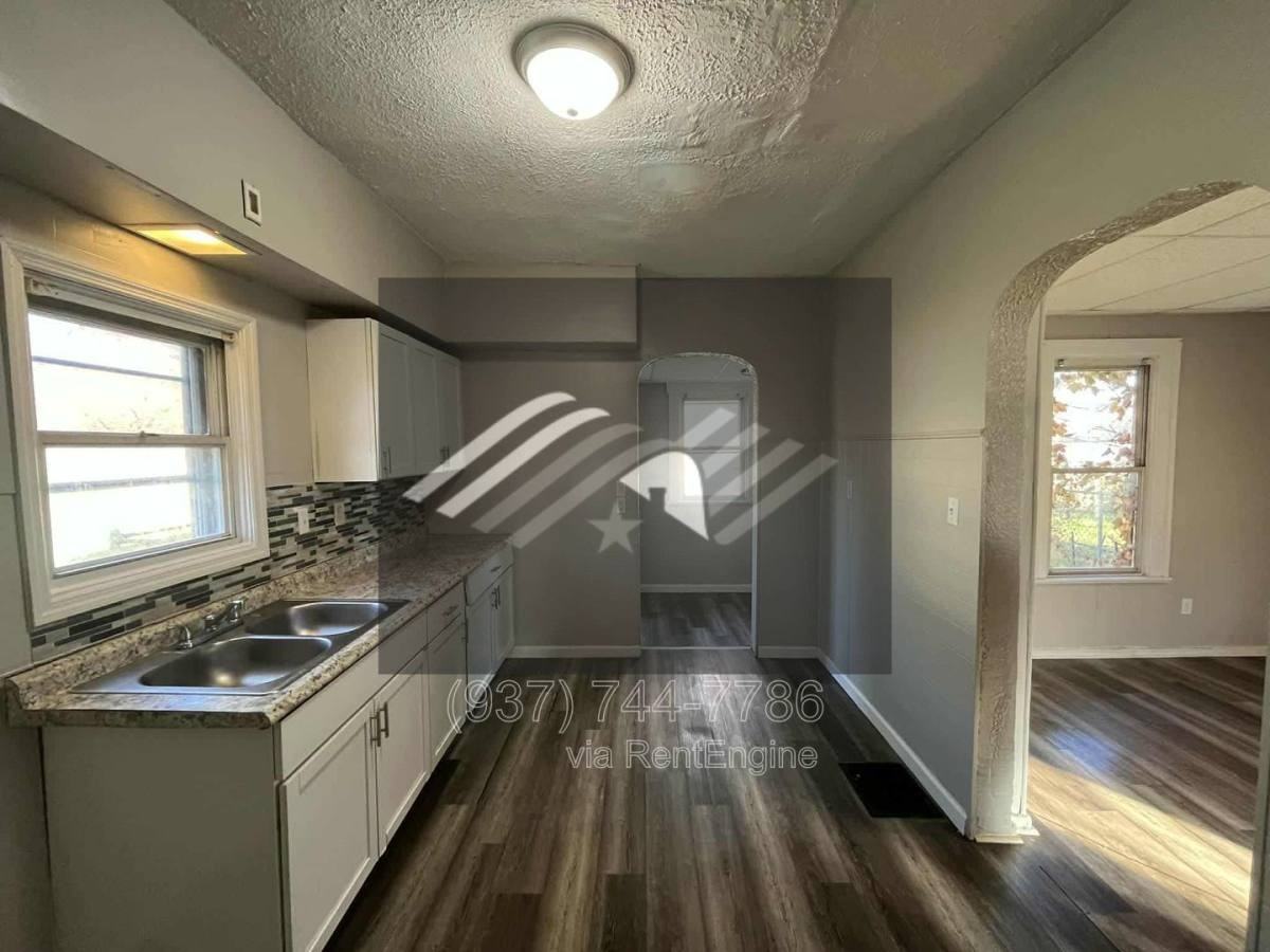 134 S Philadelphia St - Photo 4 of 10