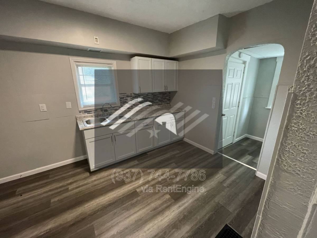 134 S Philadelphia St - Photo 6 of 10