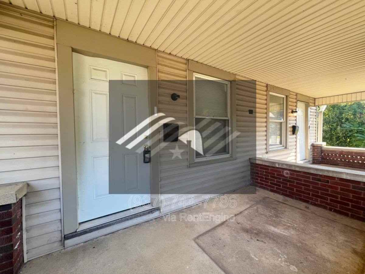 1023 Clover St - Photo 2 of 10