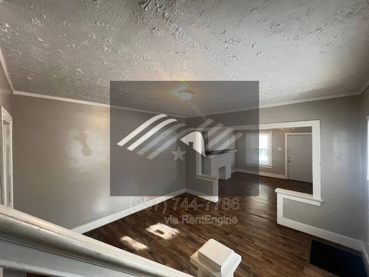 1023 Clover St - Photo 3 of 10