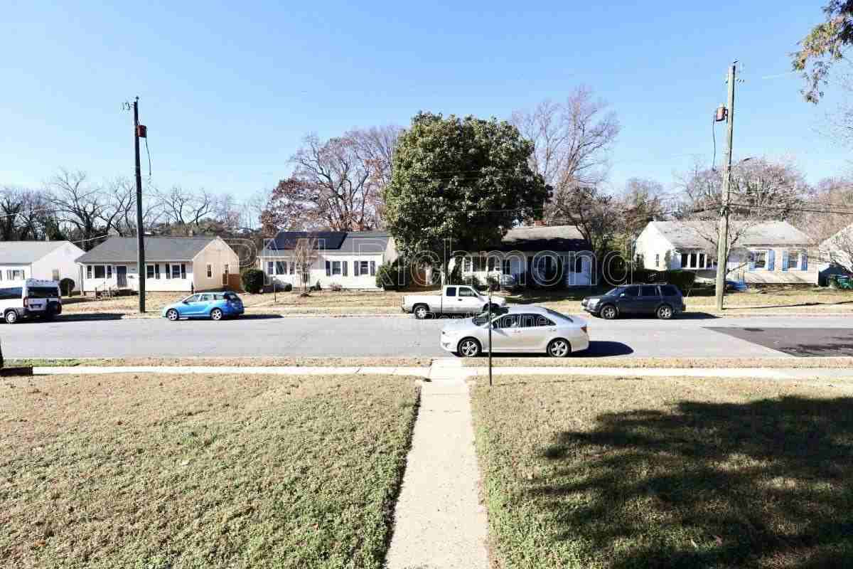 1107 Carrolton Street - Photo 2 of 10