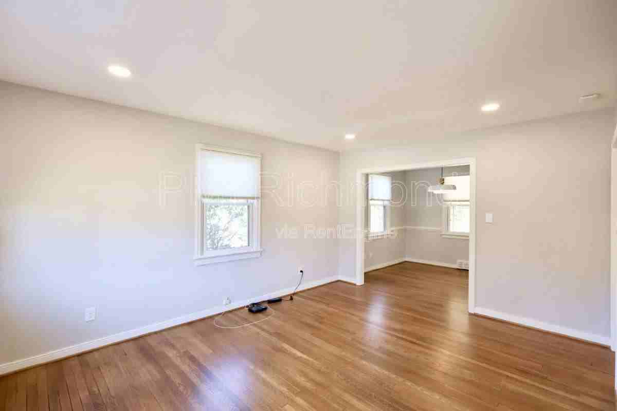 1107 Carrolton Street - Photo 3 of 10