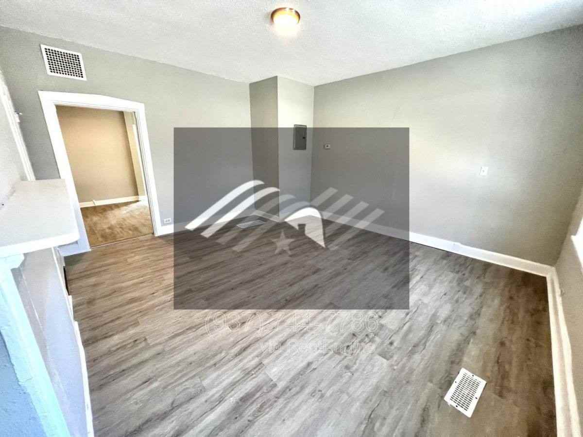 2212 Calumet Street #2 - Photo 4 of 10